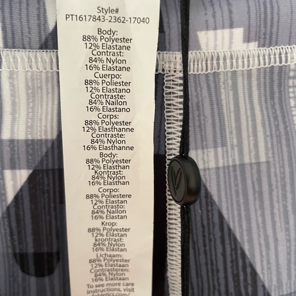 Fabletics by Demi Lovato - Picture 9 of 10